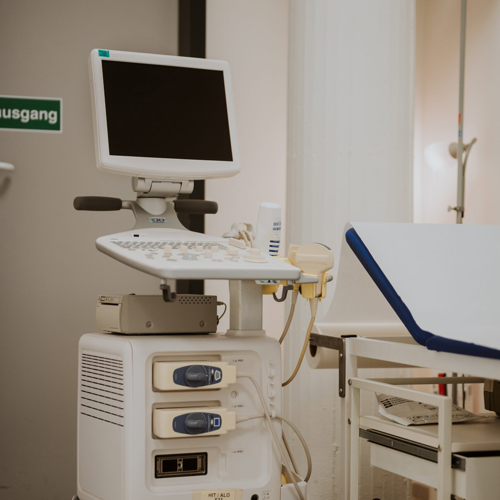 Ein Behandlungszimmer ist zu sehen.